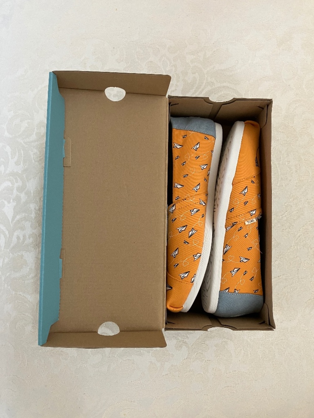 NEW TOMS Shoes Alpargata Paper Planes Print Women's 9